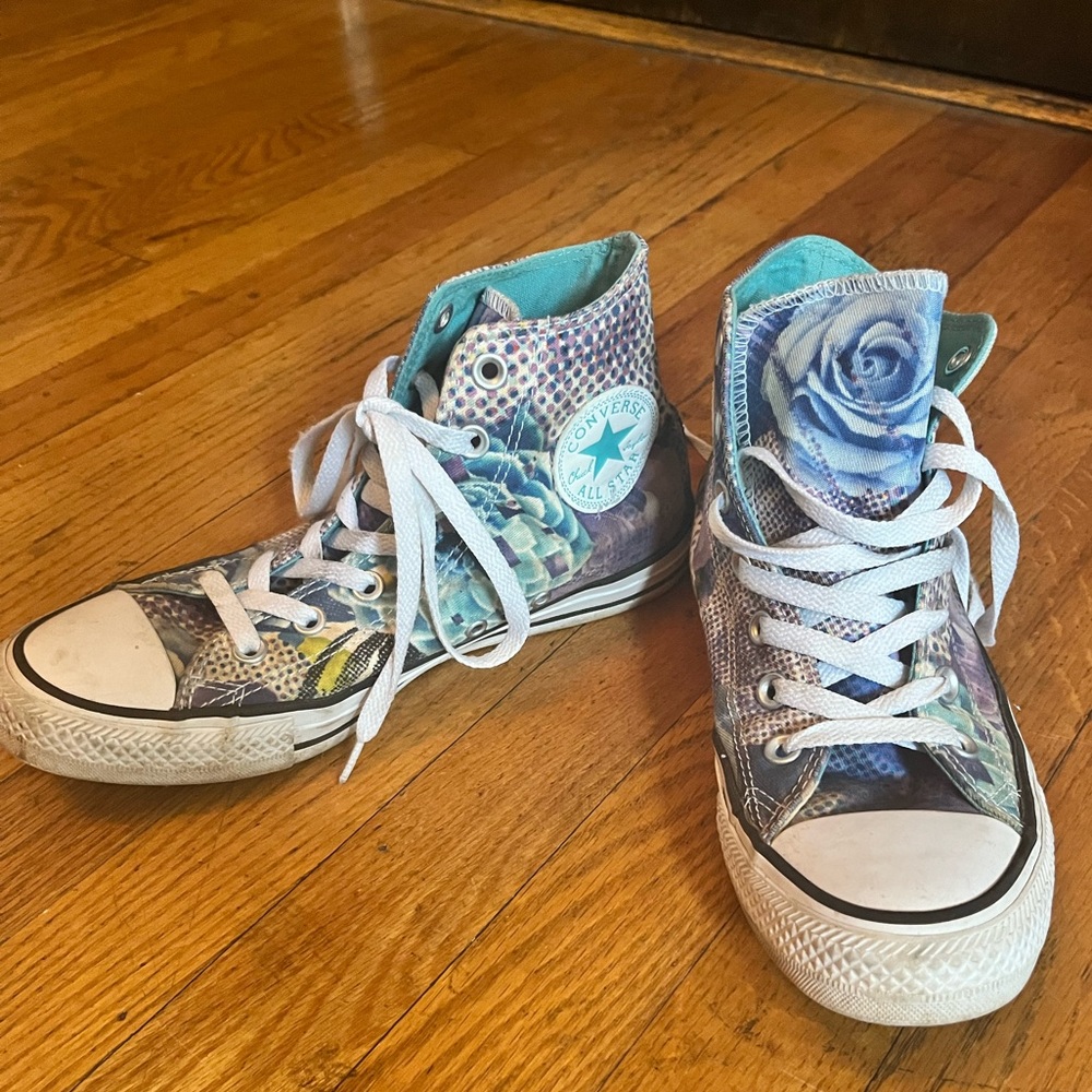 Converse Women’s size 8 Floral